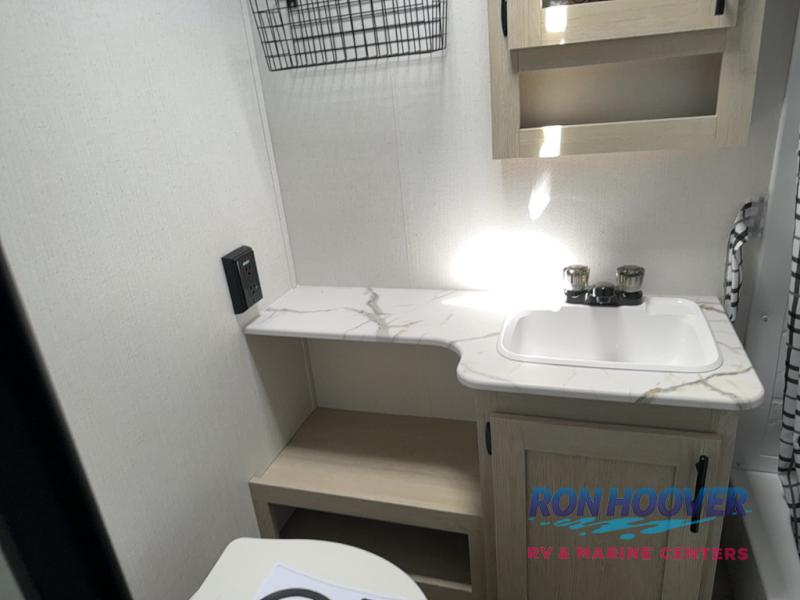 2025 FOREST RIVER SHASTA 532BEDS - Image 22