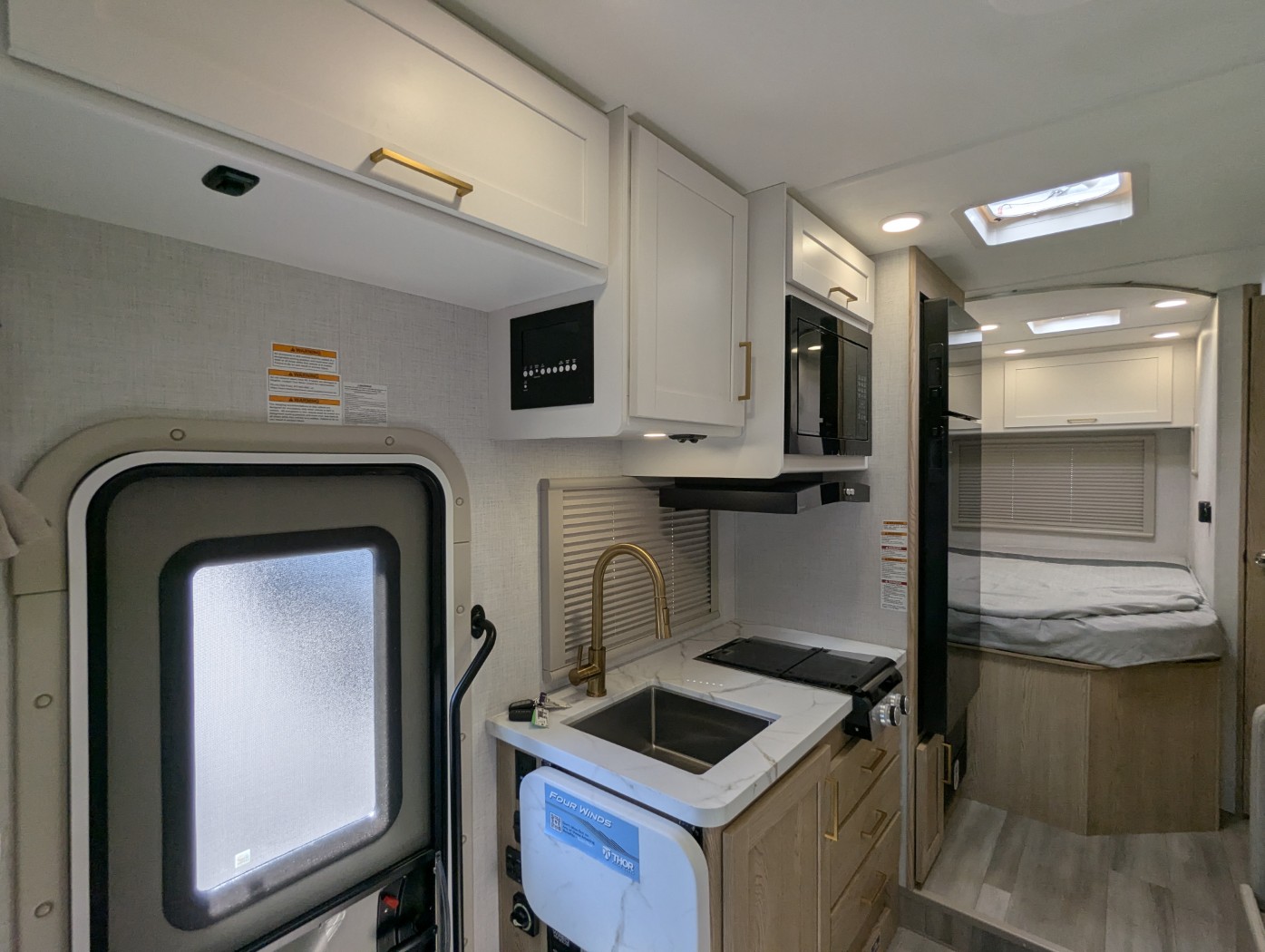 2027 Thor Motor Coach Four Winds 21Z - Image 16