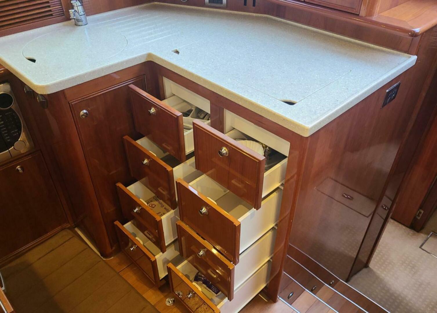 2009 Riviera 47 Enclosed Flybridge Series II - Image 28