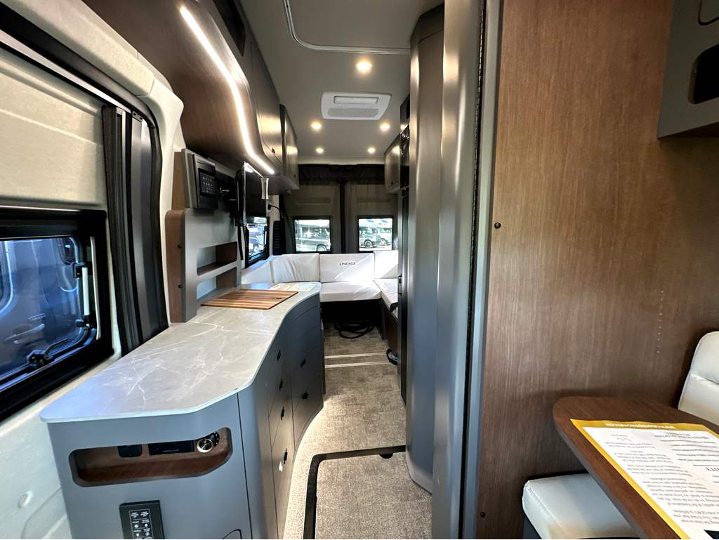 2027 GRAND DESIGN LINEAGE SERIESVP LVP2 - Image 8