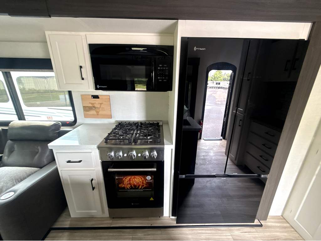 2027 VENTURE RV SPORTTREK 353VIK - Image 16