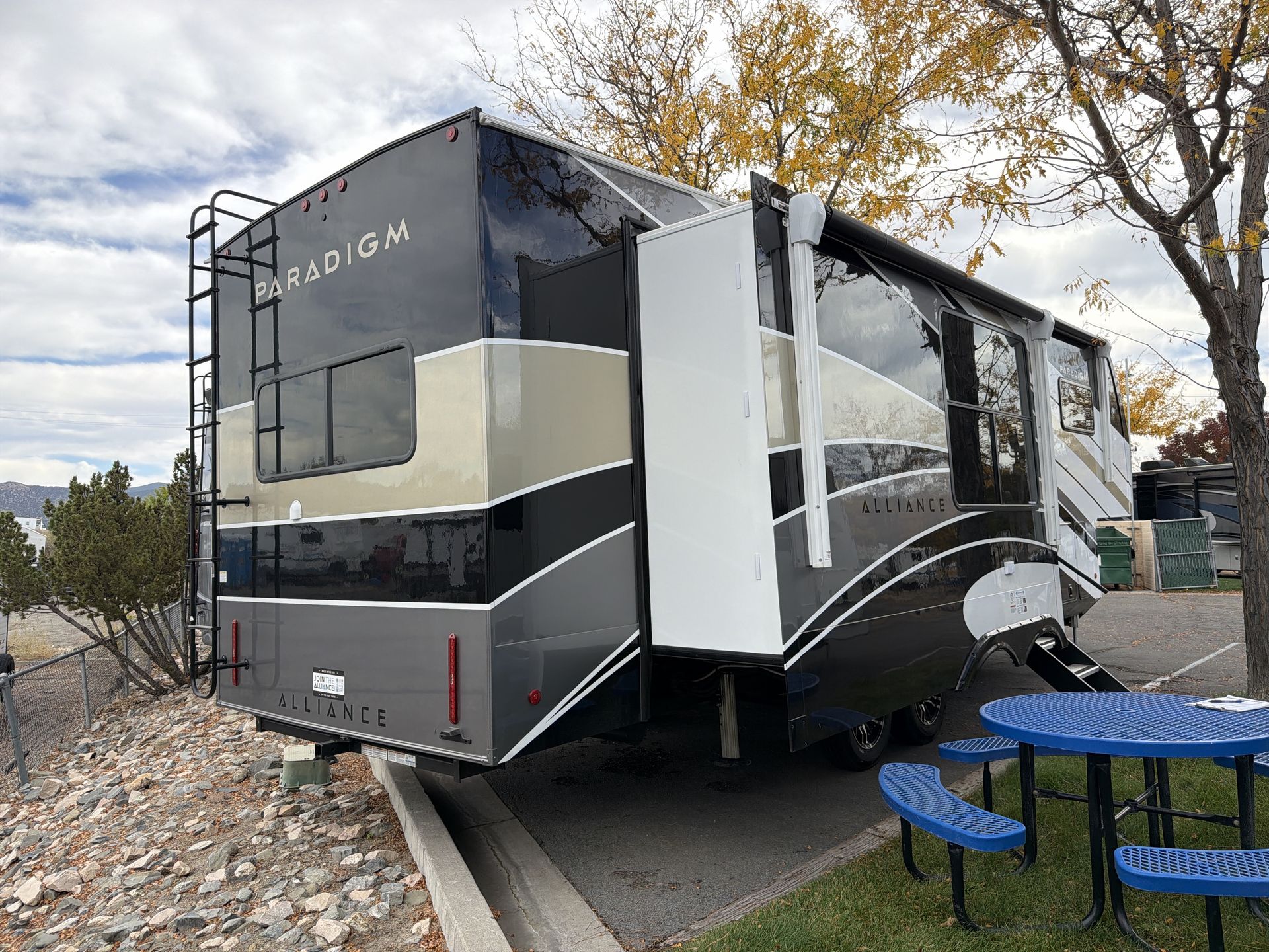 2027 Alliance RV Paradigm 312RK - Image 7