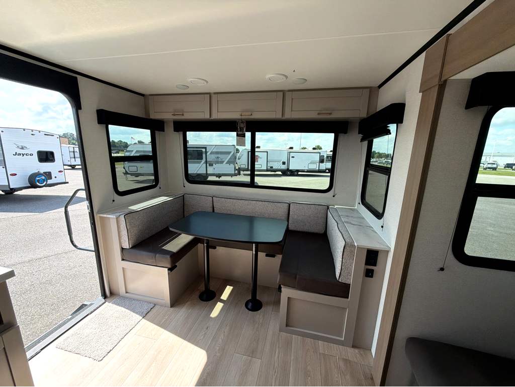 2027 JAYCO JAY FEATHER 25RLSL - Image 17