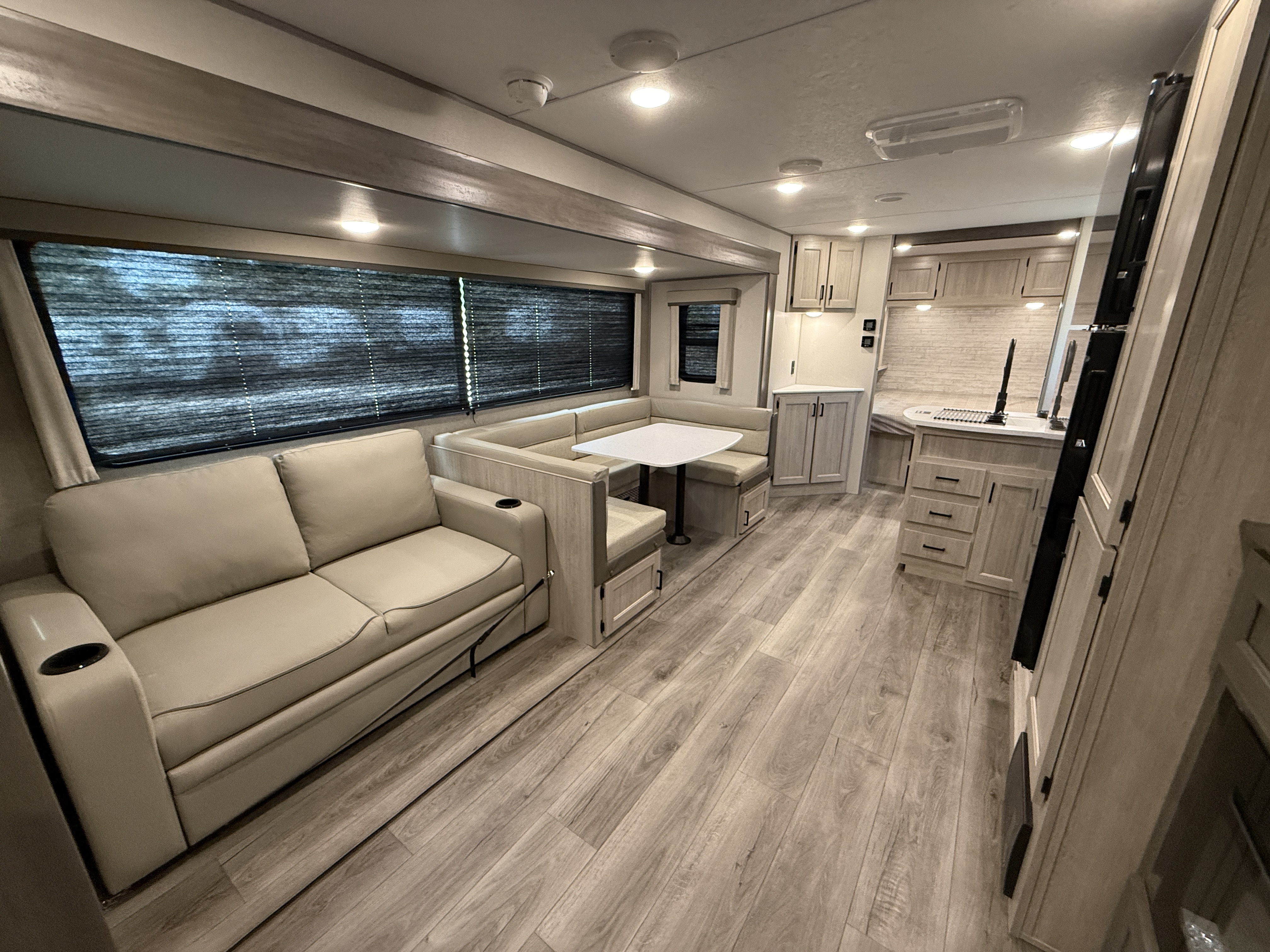 2026 Coachmen CATALINA LEGACY EDITION 273DBHCKLE - Image 14