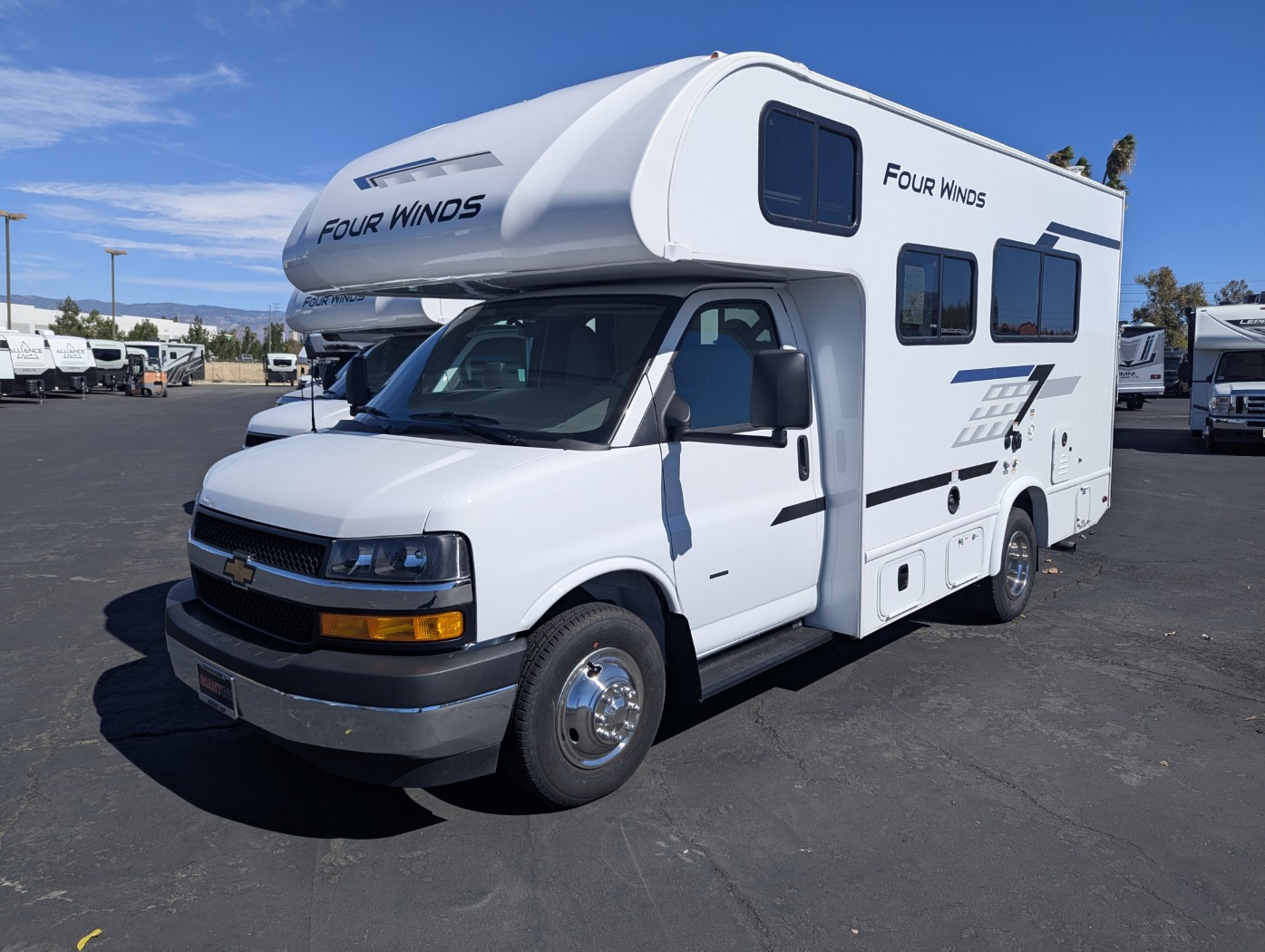 2027 Thor Motor Coach Four Winds 19X - Image 4