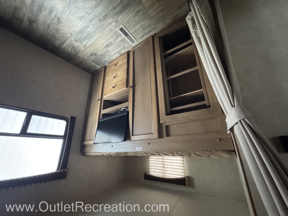 2015 Cruiser RV Shadow Cruiser 313BHS - Image 13
