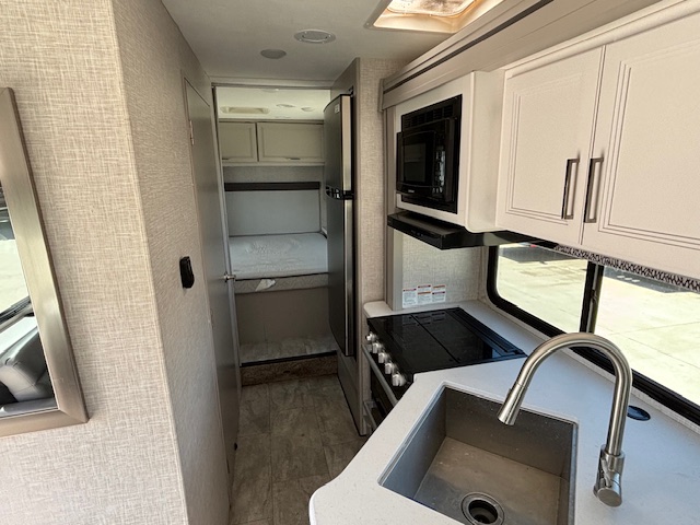 2025 Thor Motor Coach Quantum LC28 - Image 17