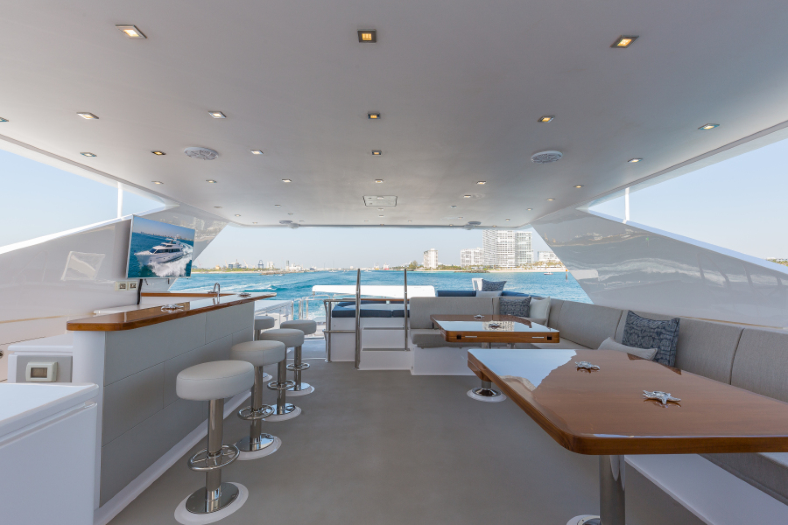2018 Hargrave Raised Pilothouse - Image 8