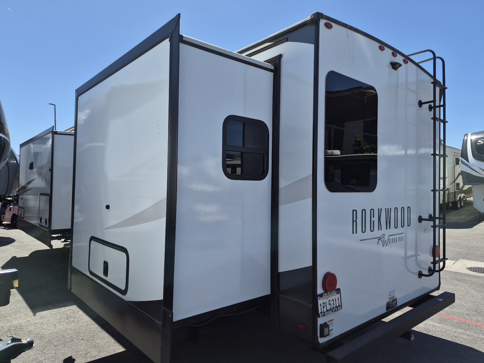 2025 Forest River Rockwood Signature 8339FK - Image 3