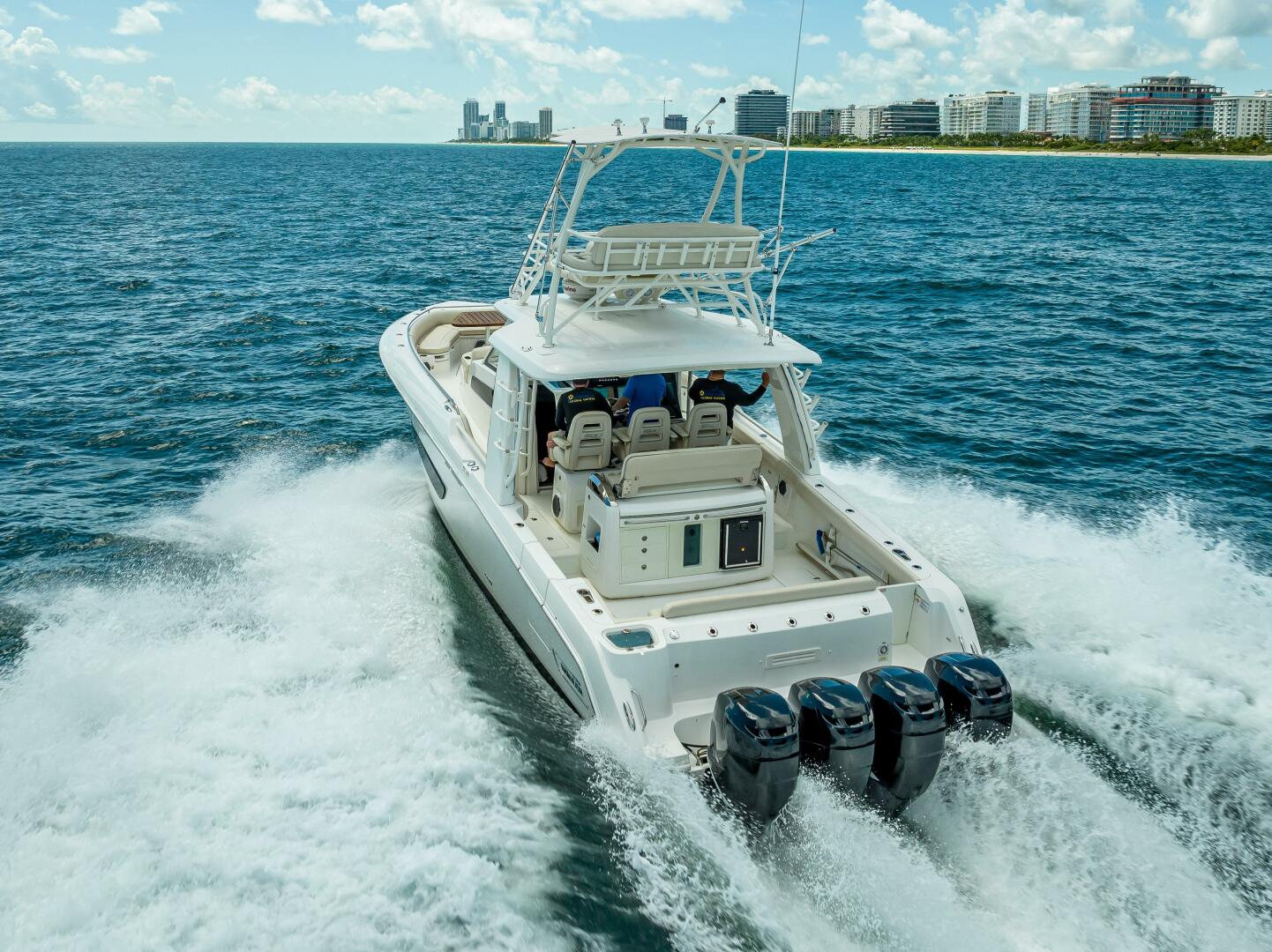 2016 Boston Whaler - Image 50