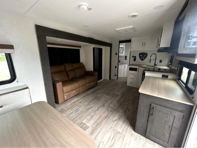 2027 VENTURE RV SIENNA 241VRD - Image 17