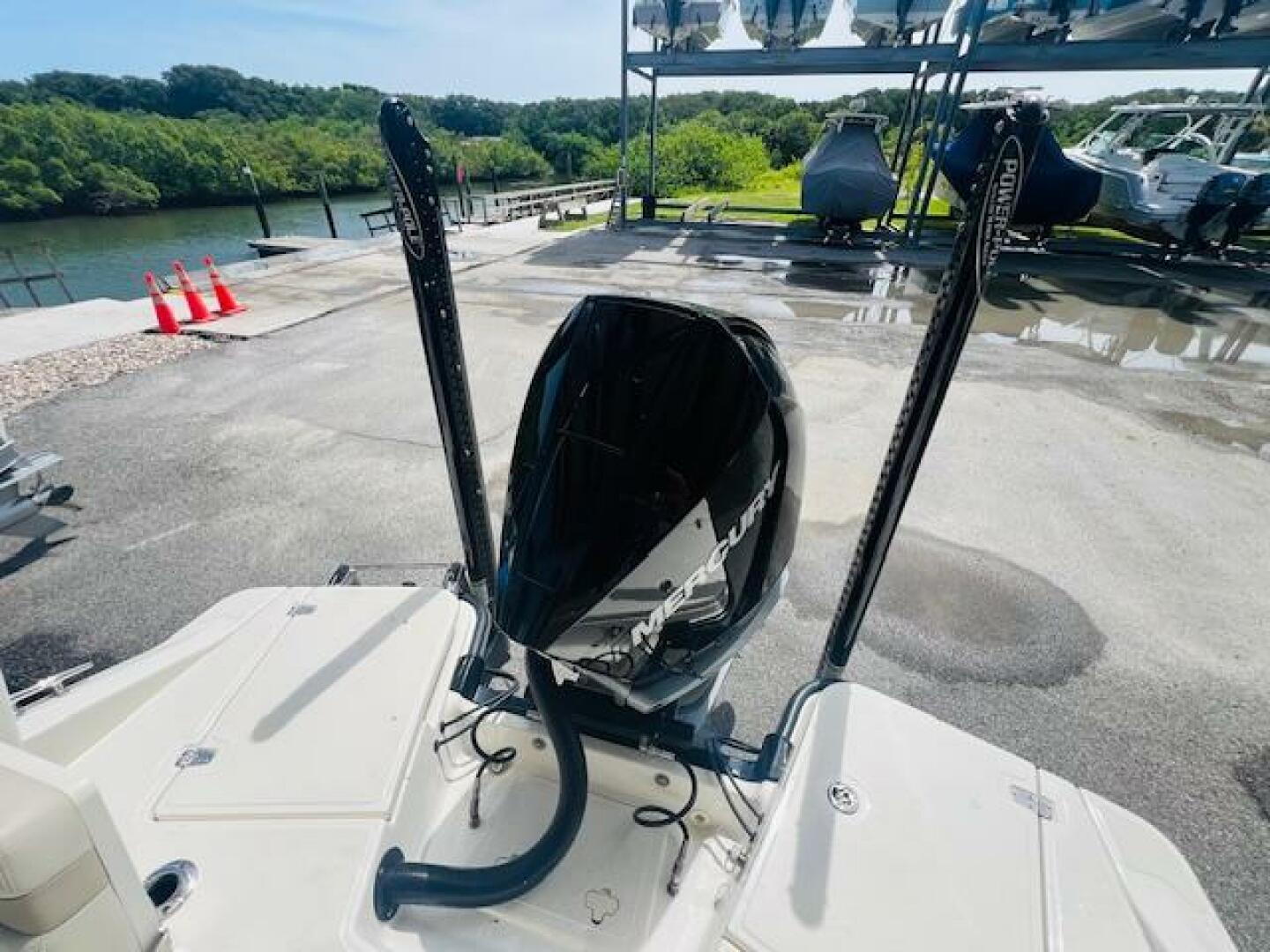 2023 Boston Whaler 250 DAUNTLESS Base - Image 19