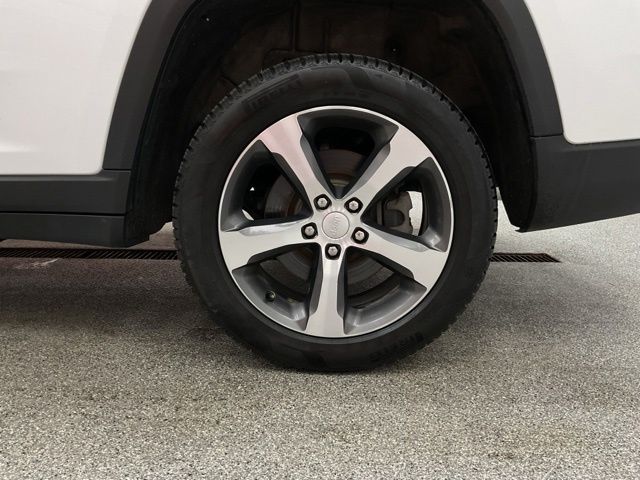 2023 Jeep Grand-Cherokee-L Laredo Altitude 4x4 - Image 8