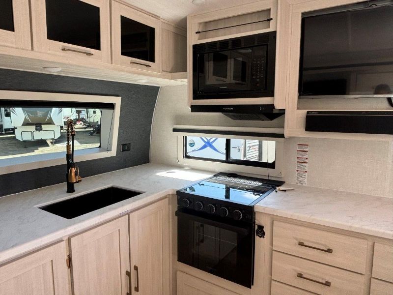 2025 Forest River Grand Surveyor 268FKBS - Image 11