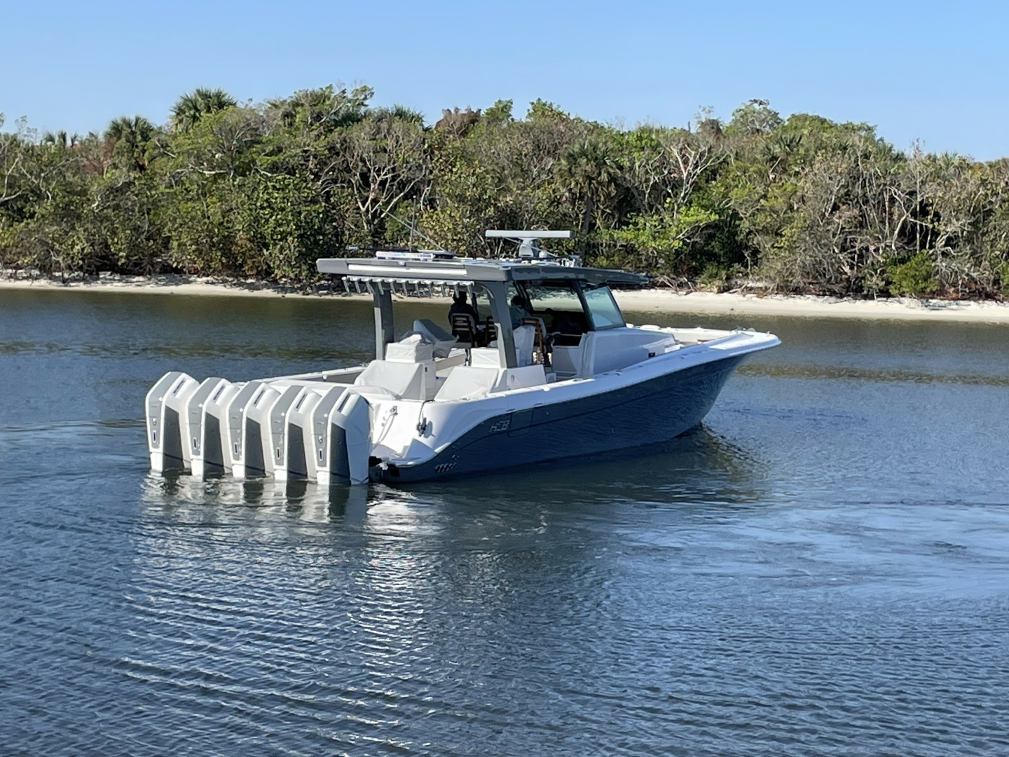 2025 HCB 56 Suenos - Image 6