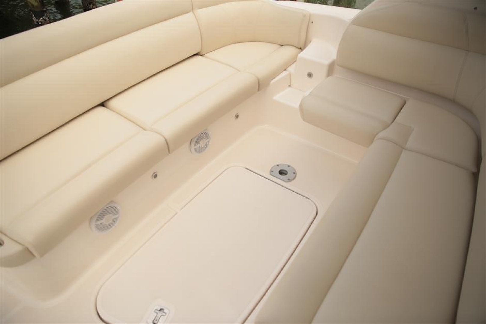 2008 Tiara Yachts 3900 Sovran - Image 7
