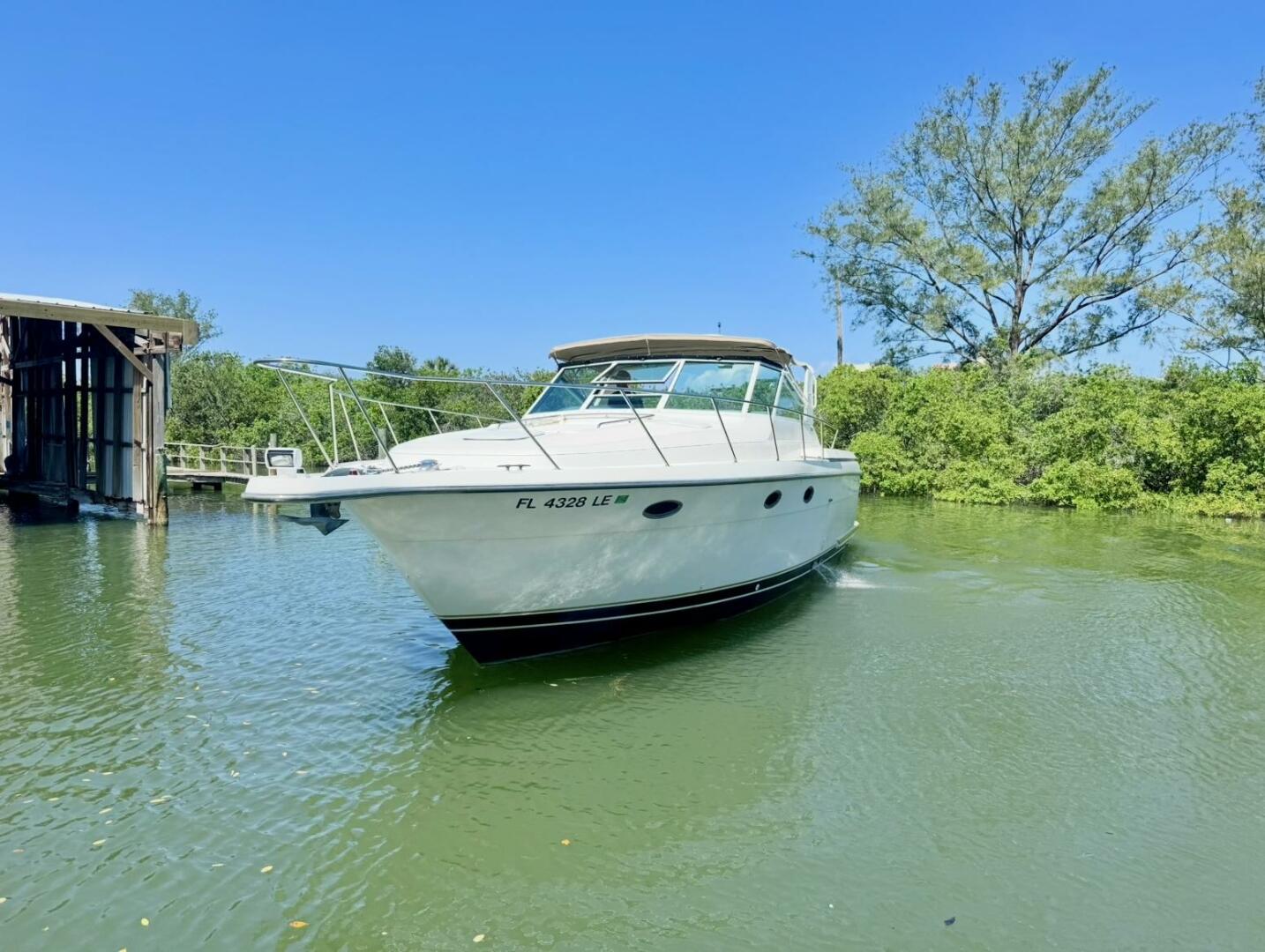 1998 Tiara Yachts 3500 Express - Image 20