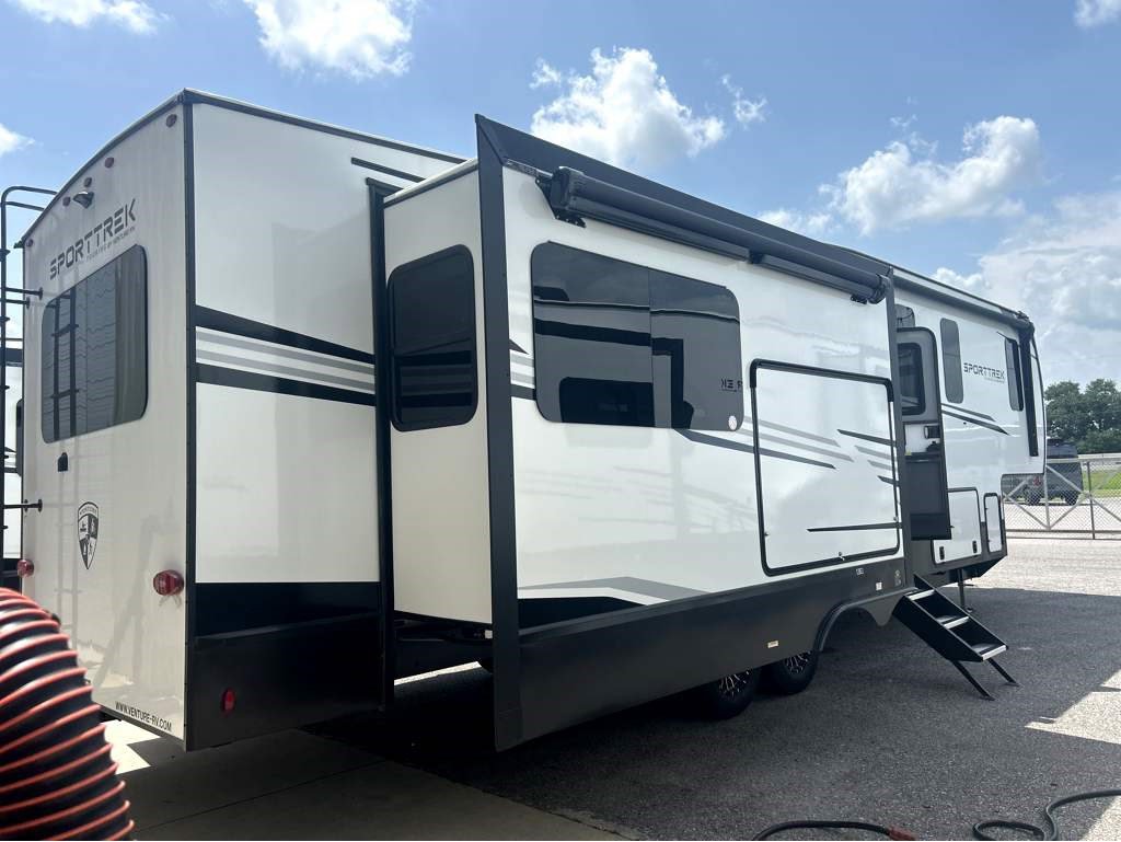 2026 VENTURE RV SPORTTREK 353VRK - Image 4