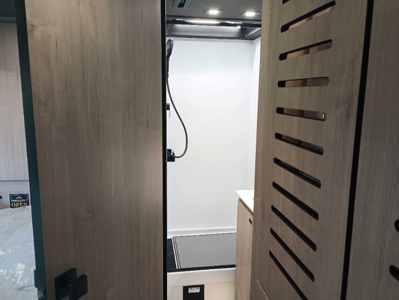 2026 Grand Design Lineage Series F 31ZW - Image 16