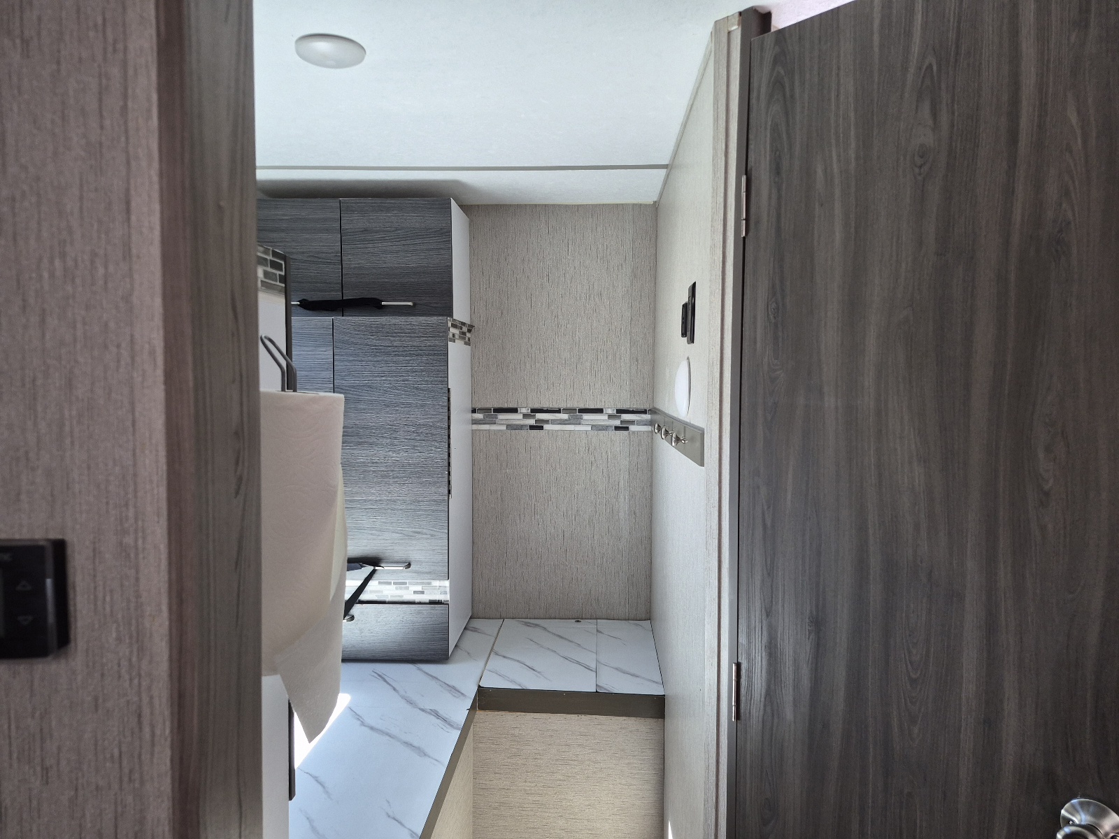 2021 Coachmen Freedom Express Ultra Lite 238BHS - Image 9