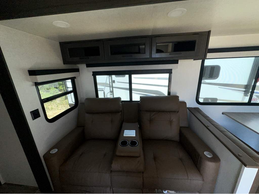 2026 VENTURE RV SPORTTREK 251VFK - Image 16