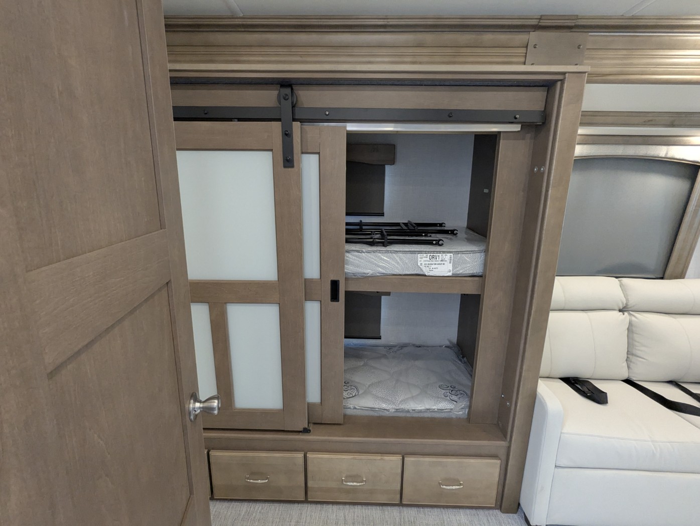 2026 Fleetwood Discovery 38N - Image 26
