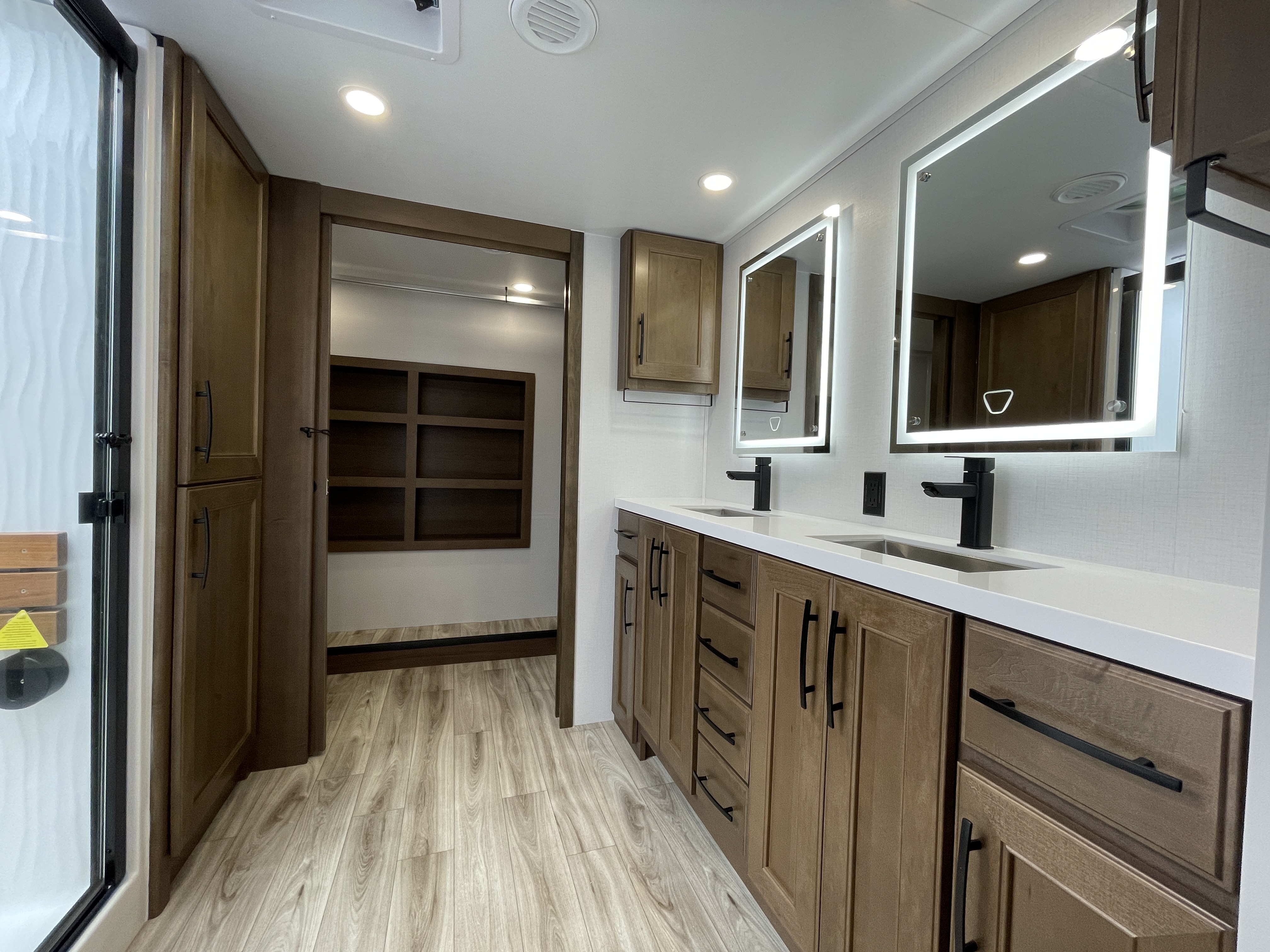 2027 Keystone Montana 3900RK - Image 32