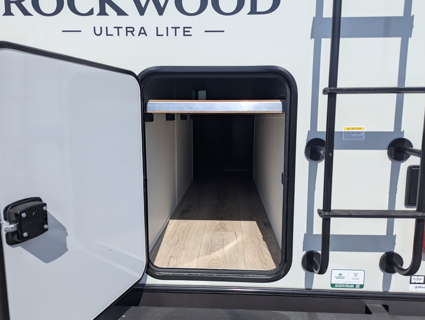 2027 Forest River Rockwood Ultra Lite 2706BH - Image 12