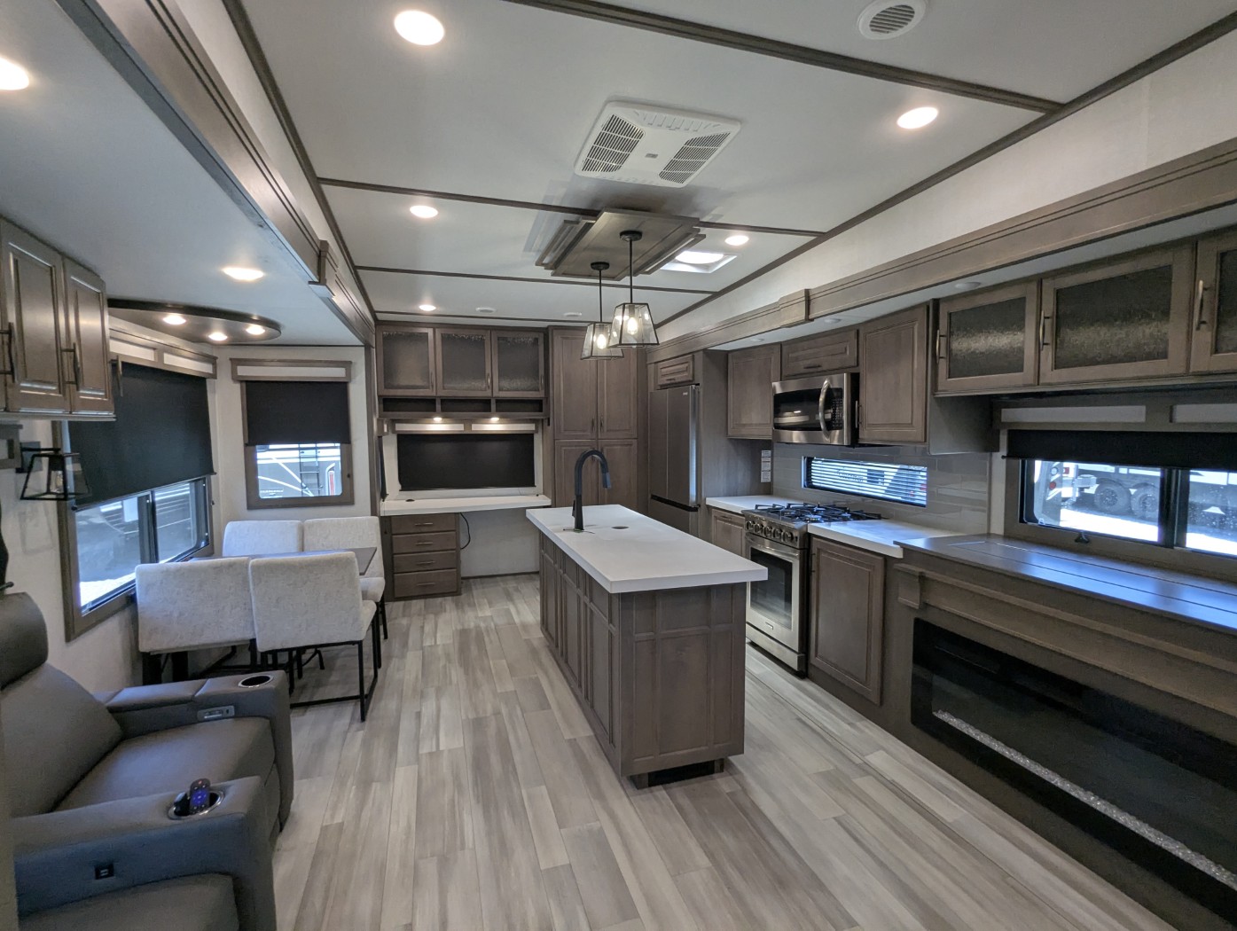 2023 Grand Design Solitude 345GK - Image 27