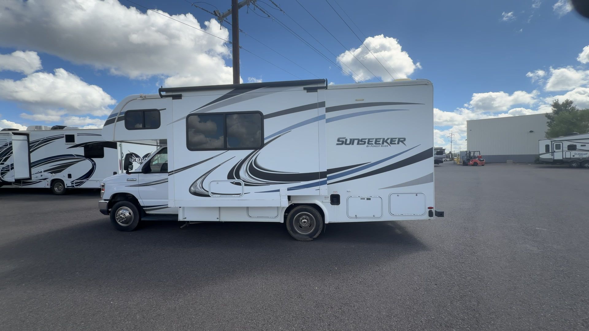 2020 Forest River Sunseeker 2290S - Image 8