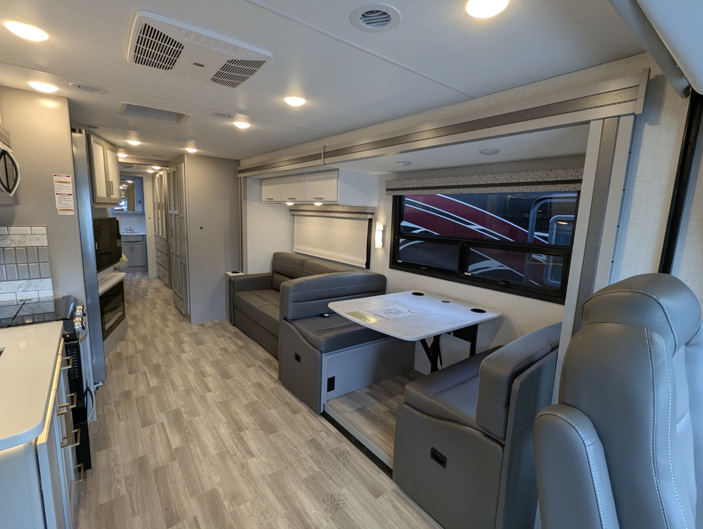 2026 Thor Motor Coach Windsport 35G - Image 9