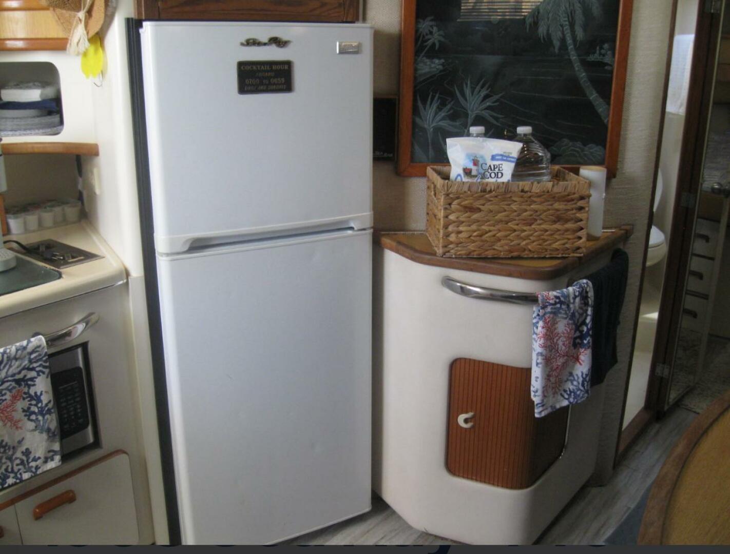 1993 Sea Ray 440 Sundancer - Image 16
