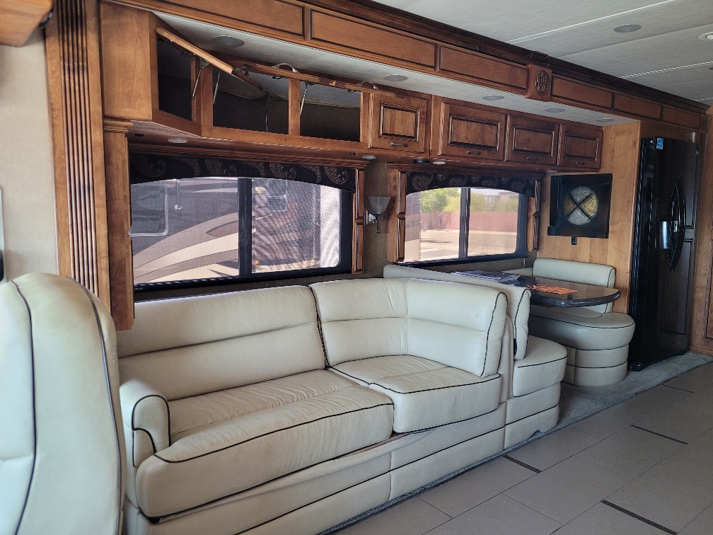 2012 Monaco RV Knight 40PDQ - Image 9