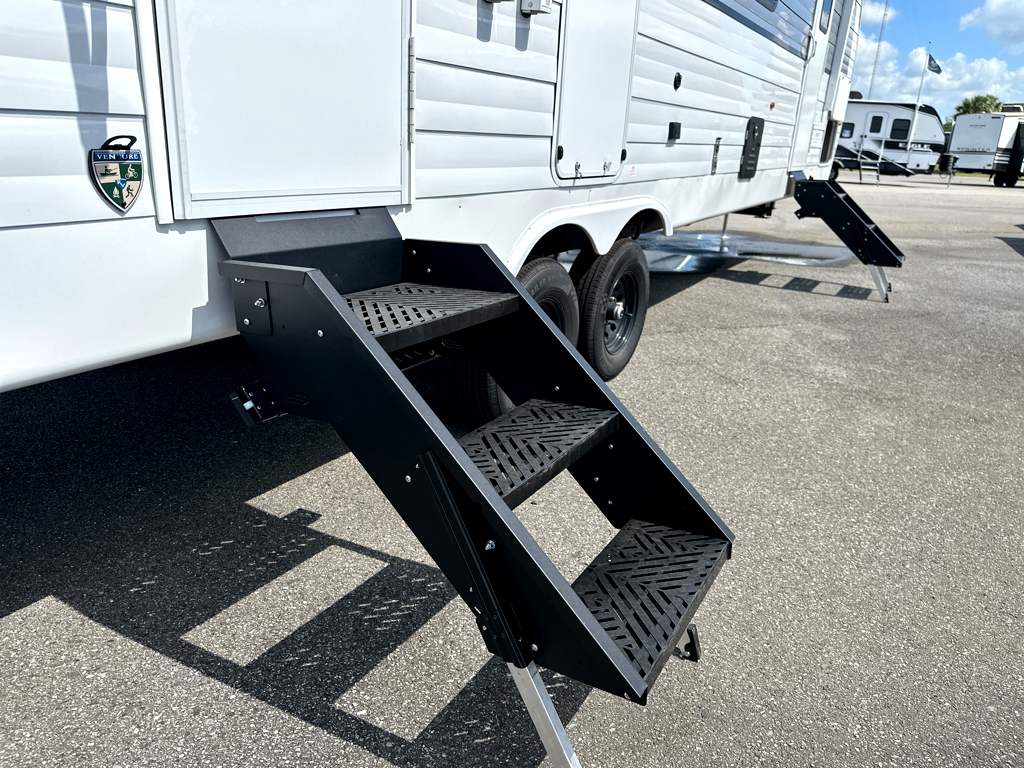 2027 VENTURE RV SIENNA 311VDB - Image 9