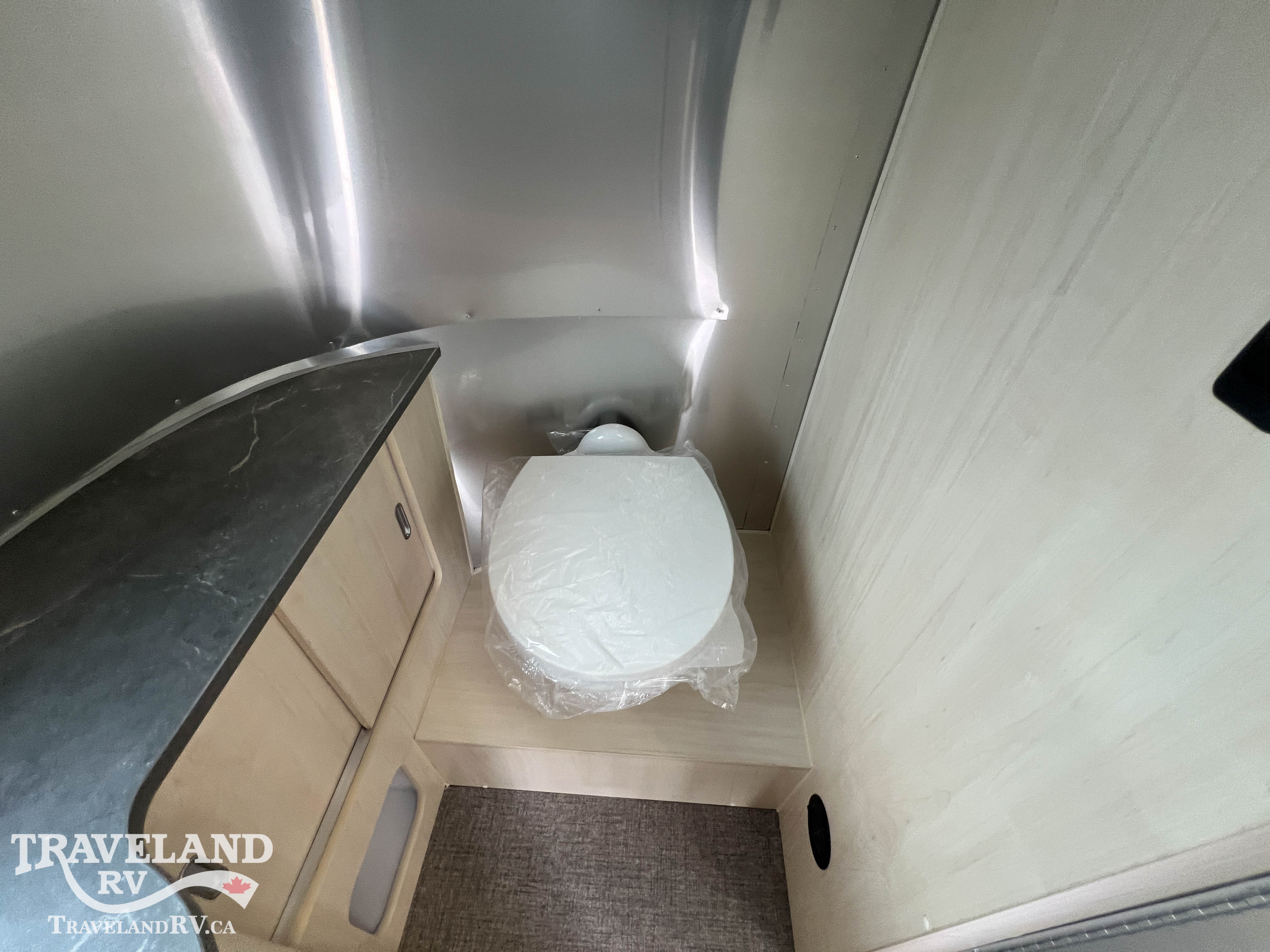 2026 Airstream Flying Cloud 23FBT - Image 30
