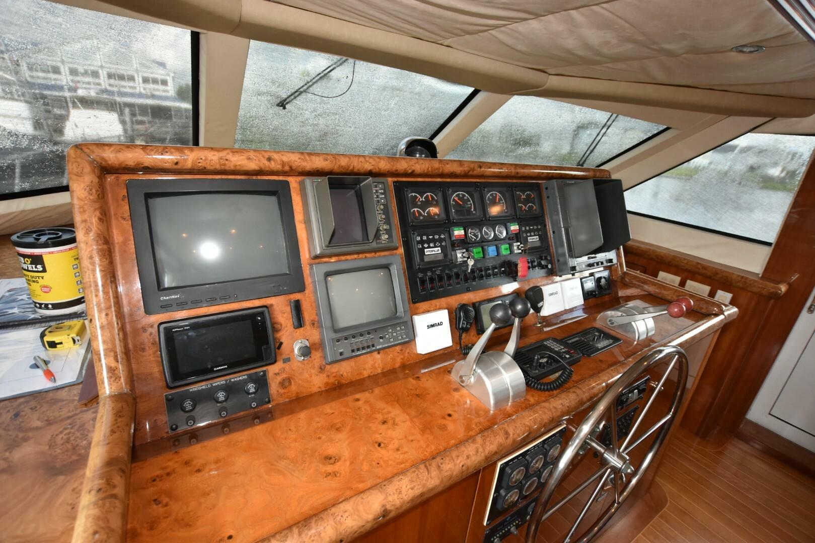 1998 Hatteras 74 Sportdeck - Image 25