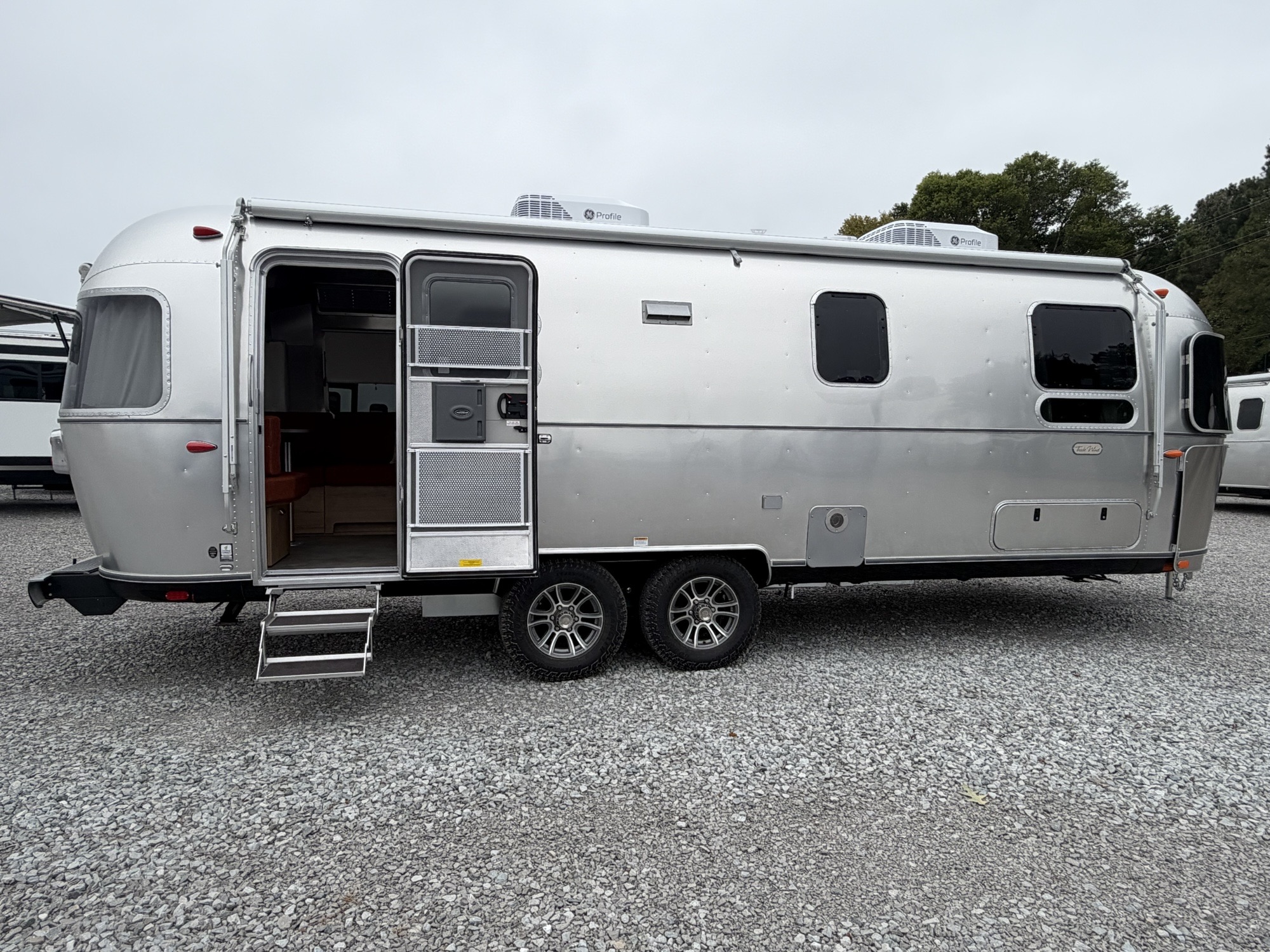 2027 AIRSTREAM TRADE WIND 27FBT - Image 18