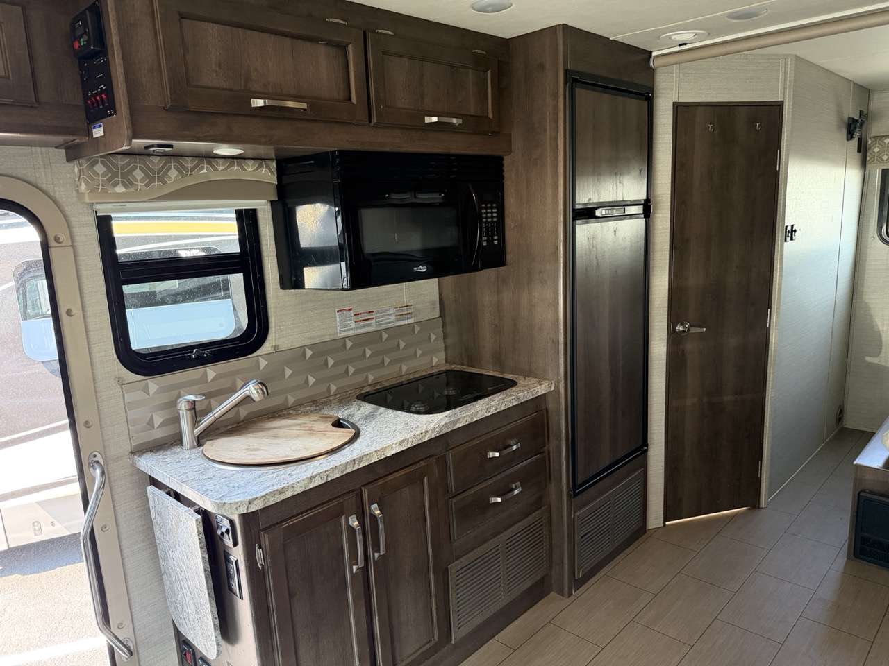 2018 Jayco Melbourne Prestige 24LP - Image 8
