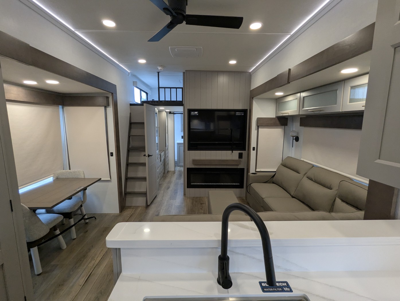 2026 Alliance RV Paradigm 395DS - Image 20