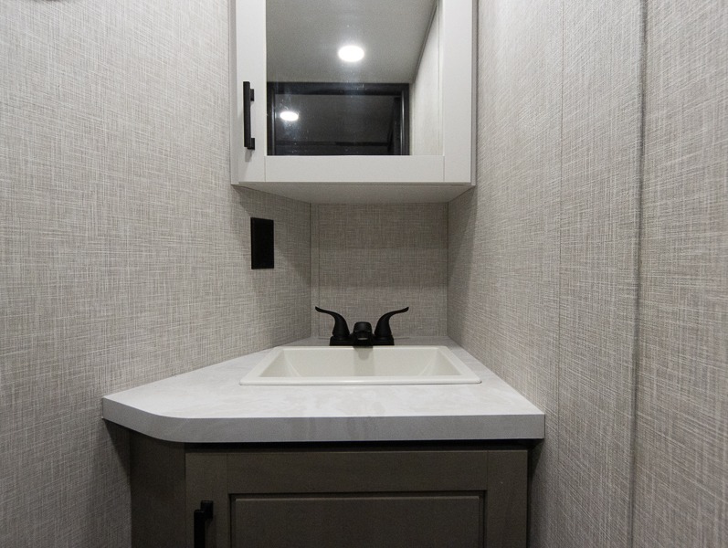 2025 Jayco Seismic Luxury Series 4113 - Image 29