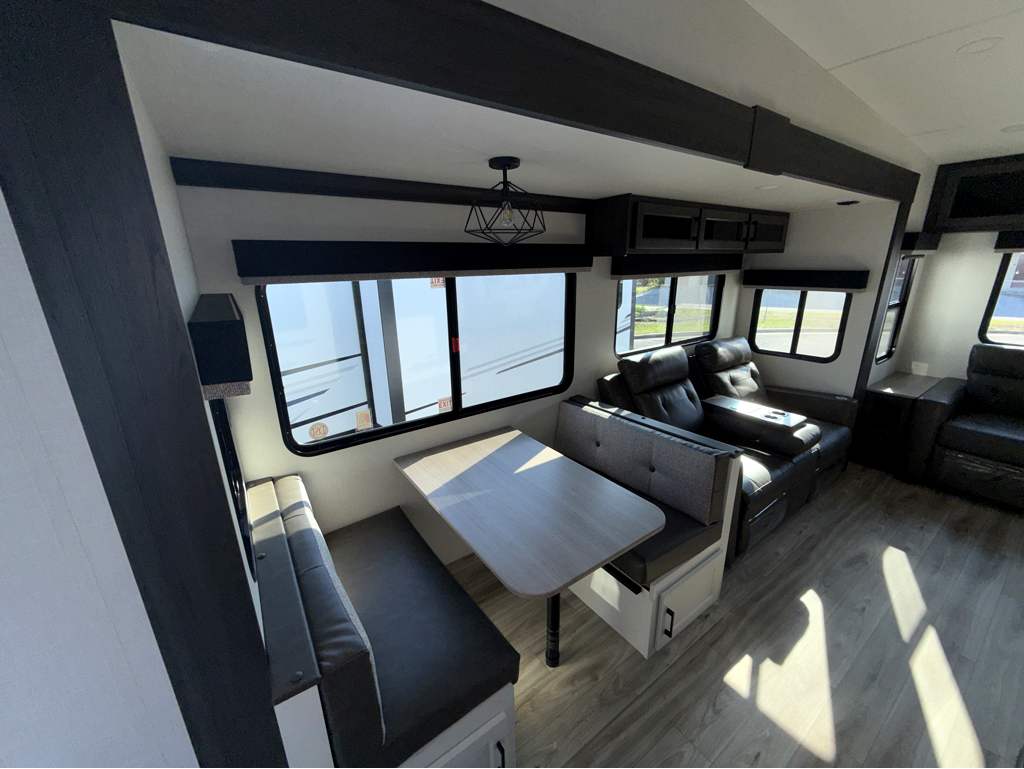 2026 VENTURE RV SPORTTREK 303VIK - Image 12