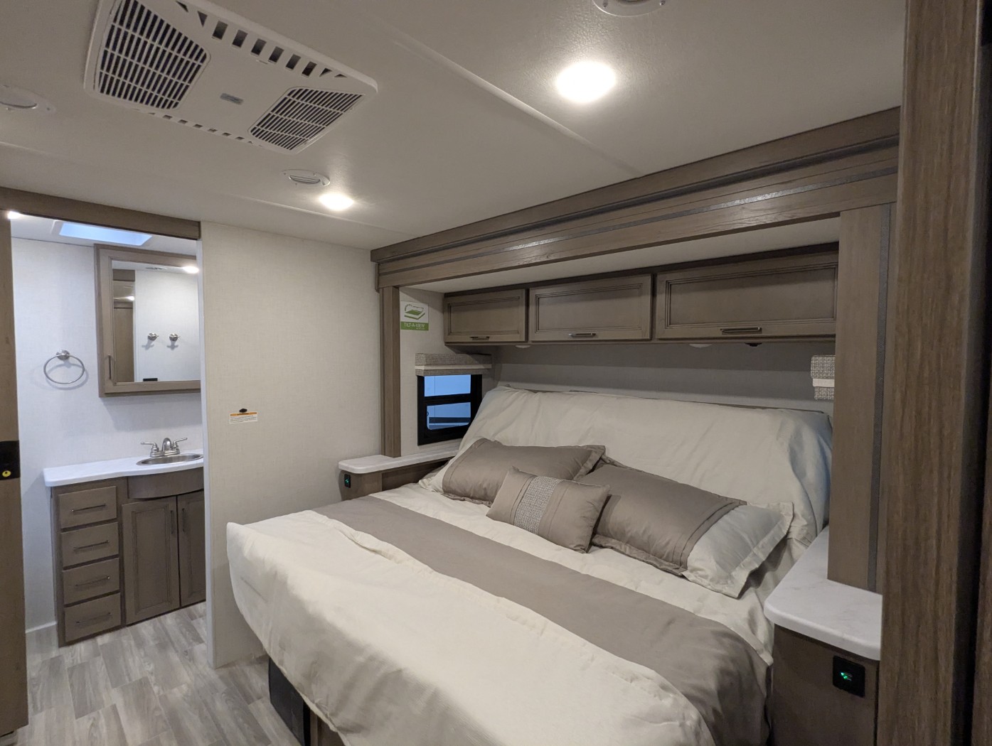 2027 Thor Motor Coach Windsport 36H - Image 34