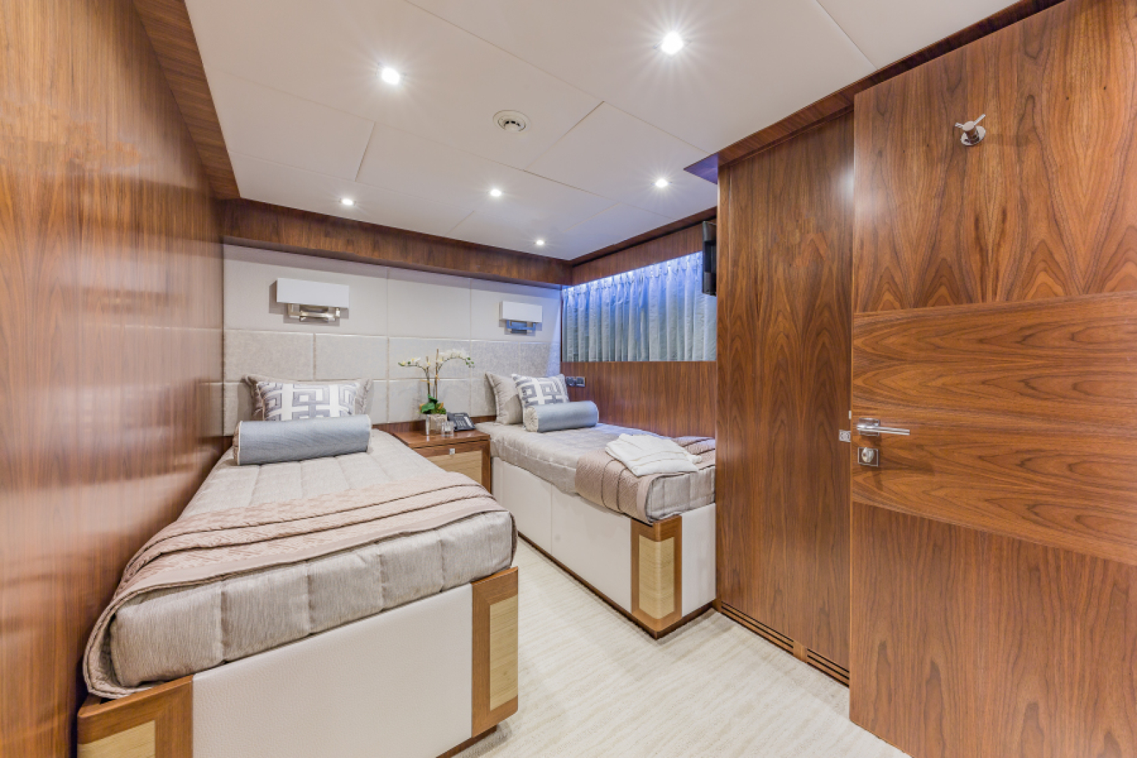 2018 Hargrave Raised Pilothouse - Image 46