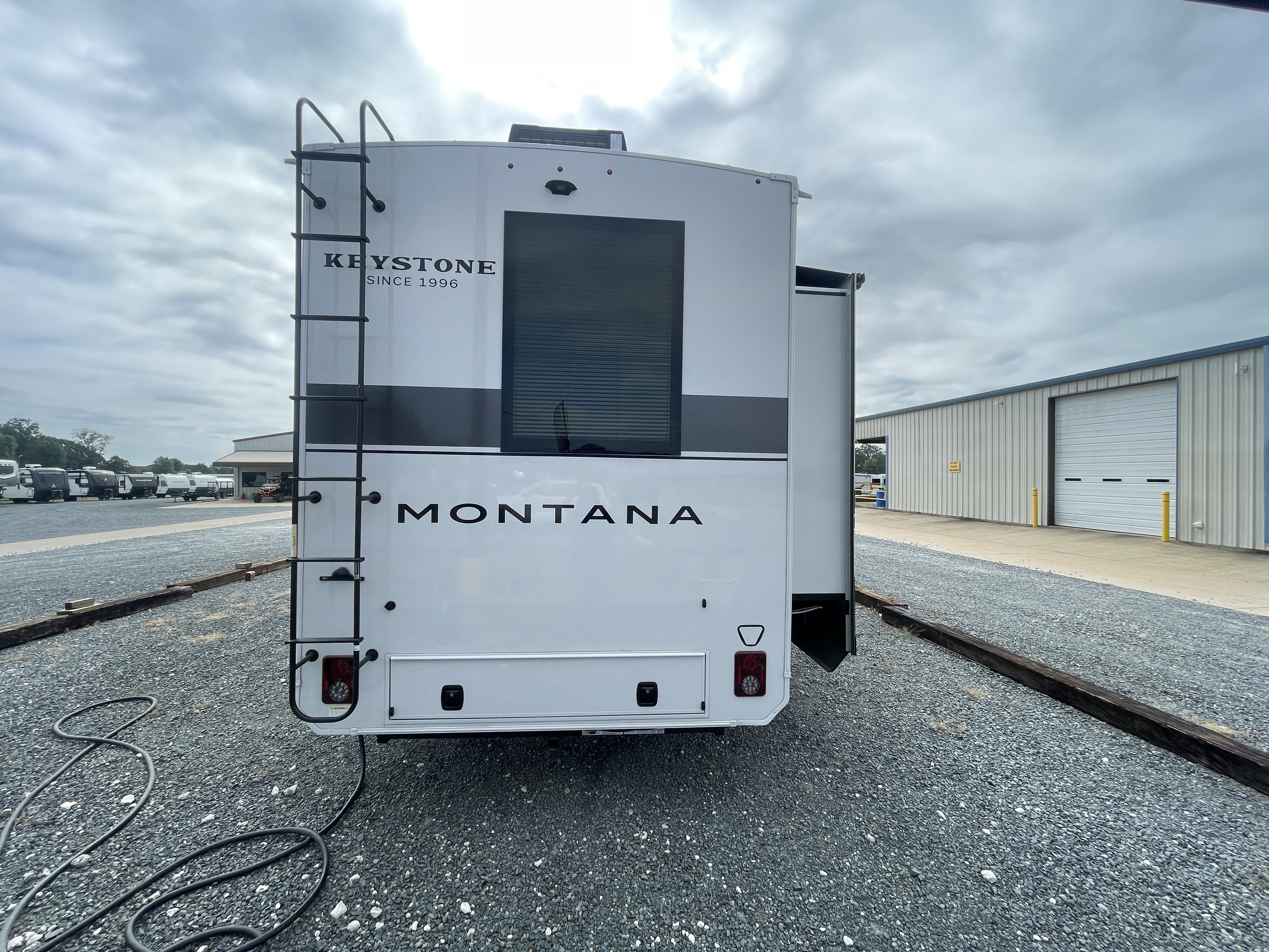 2027 Keystone Montana 3900RK - Image 6