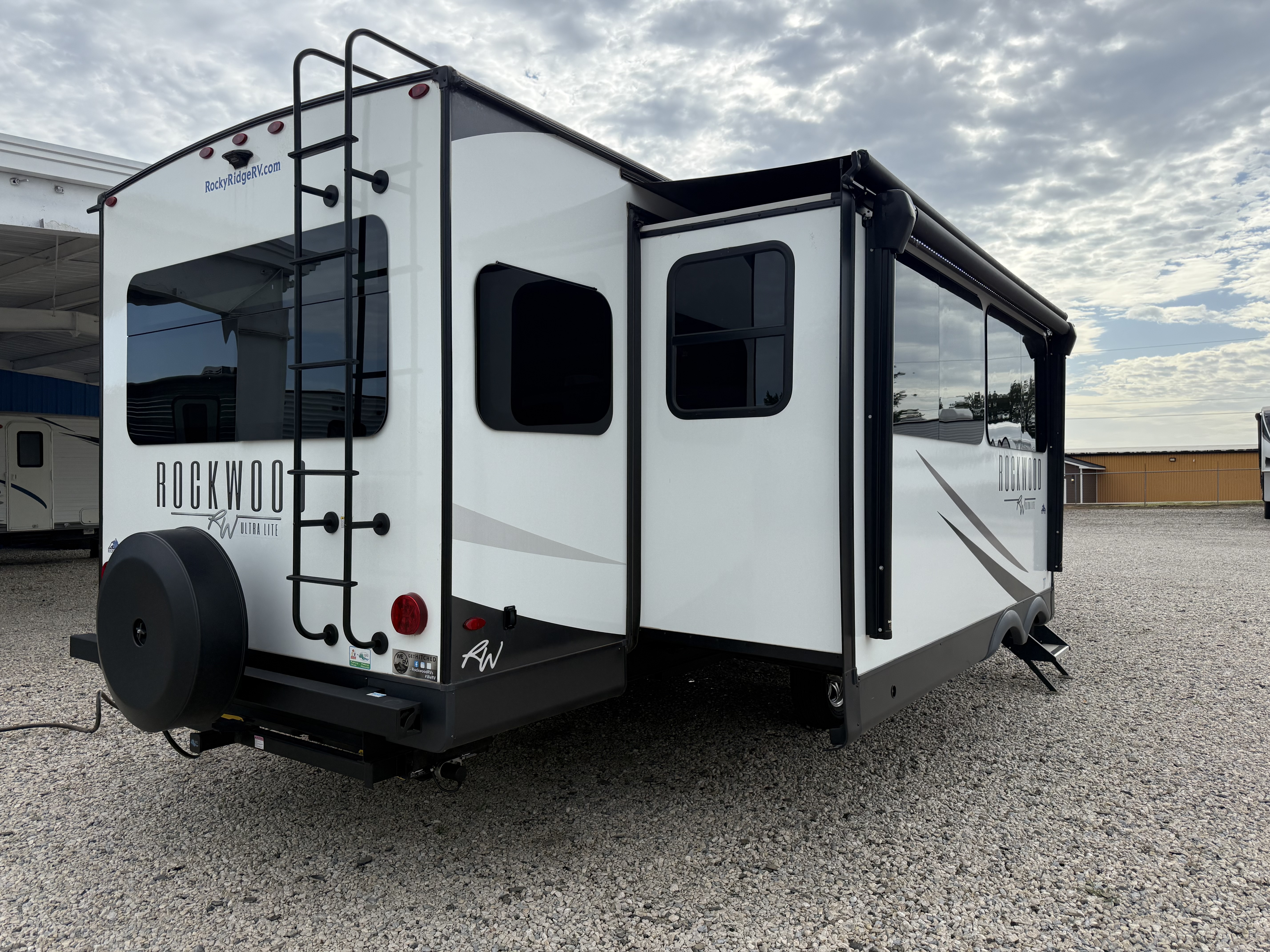 2024 Forest River Rockwood Ultra Lite 2906BS - Image 7