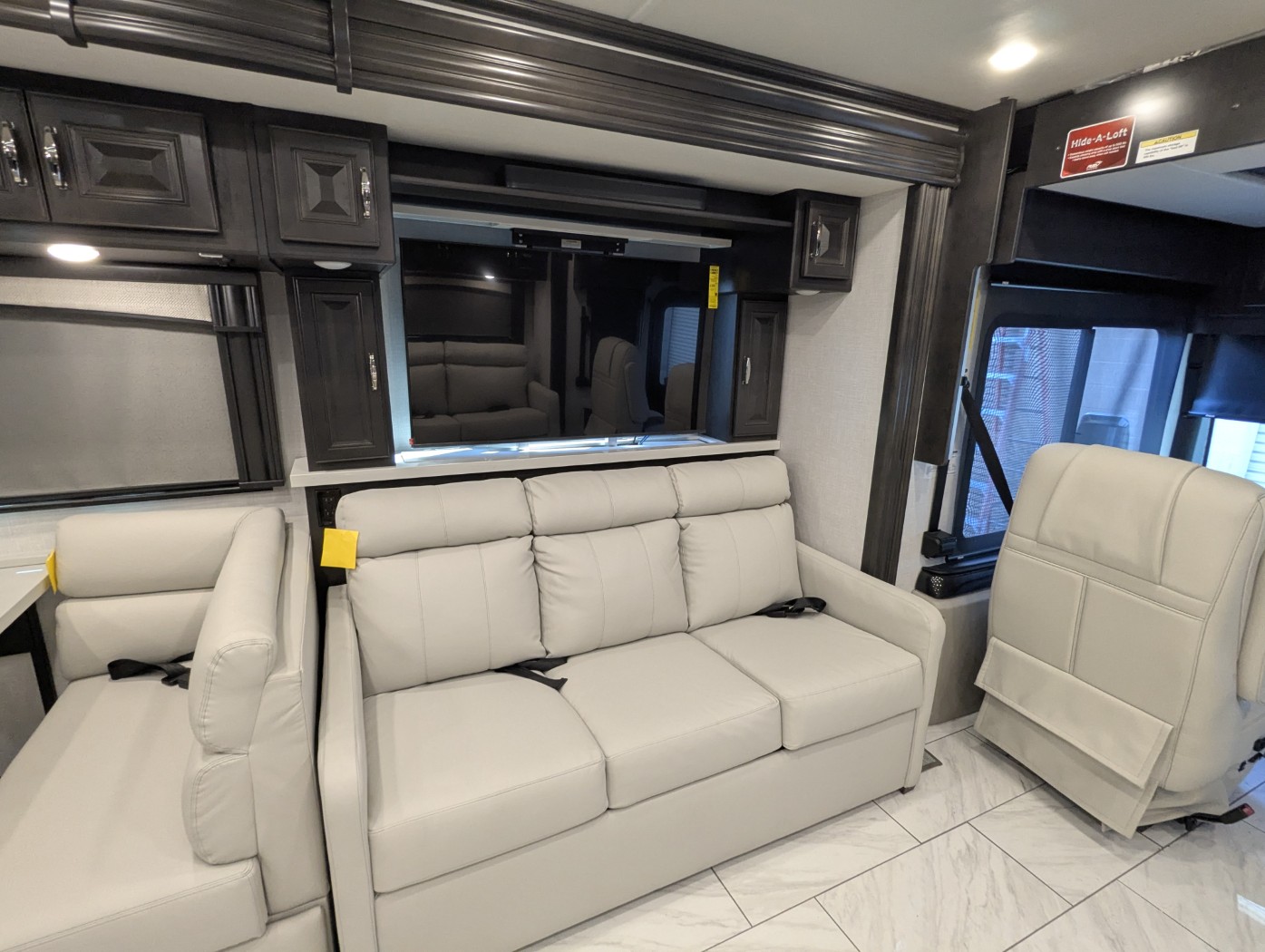 2026 Fleetwood Discovery 38W - Image 19