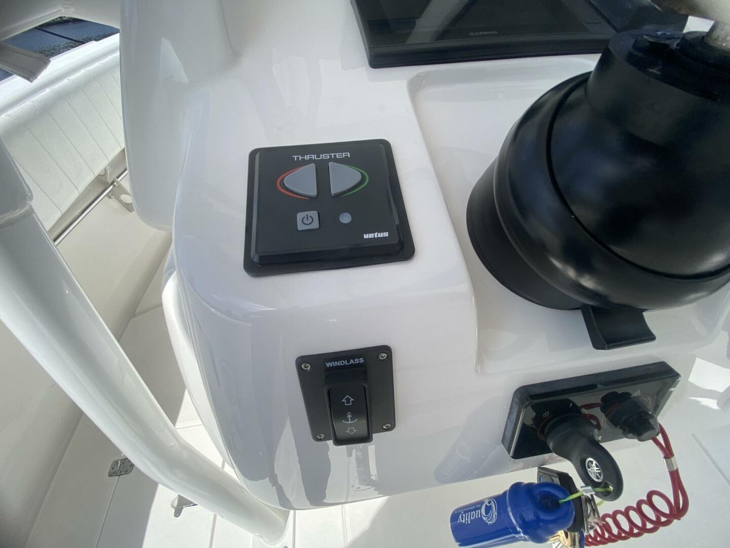 2006 Intrepid 370 - Image 19