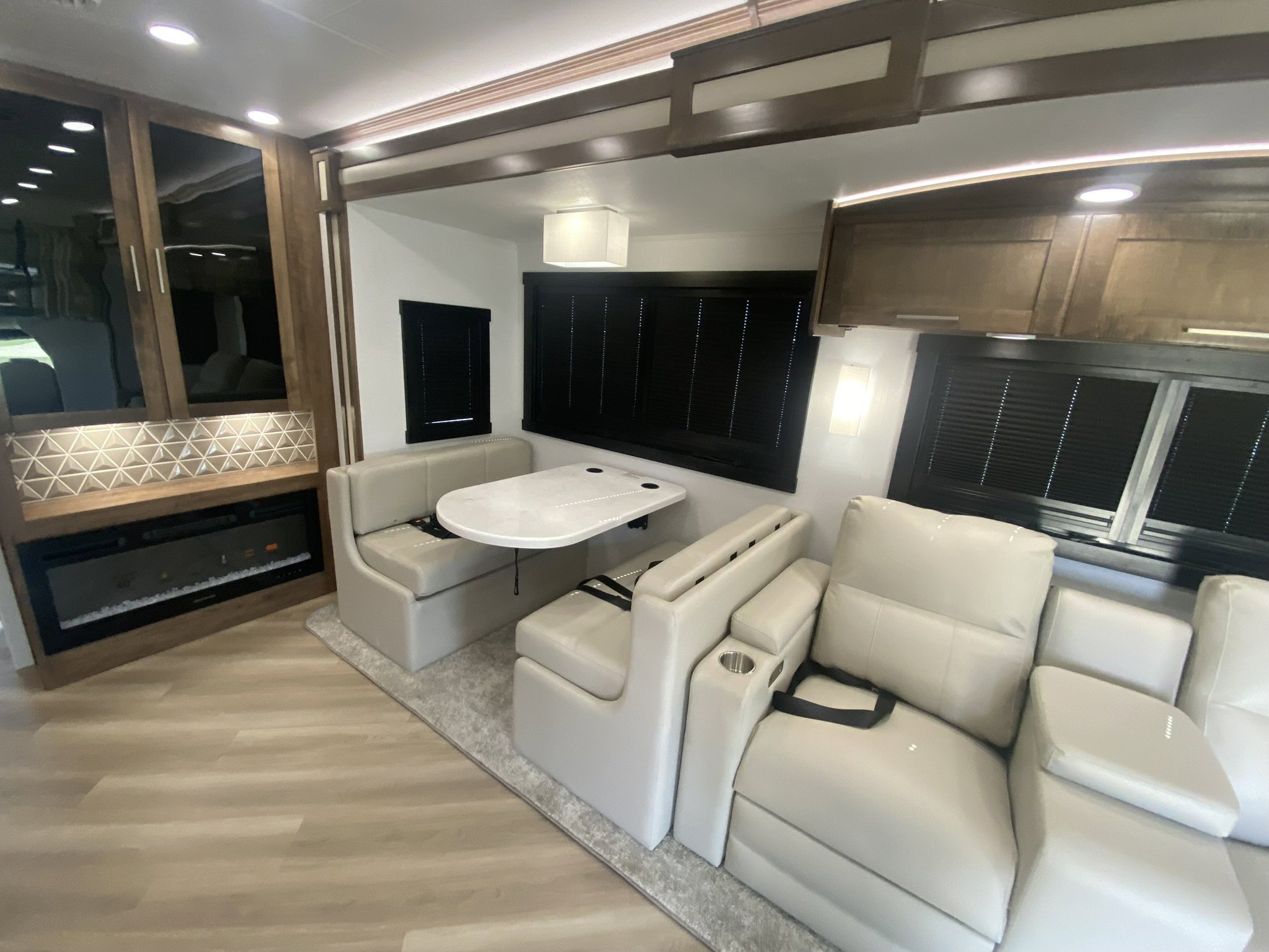 2026 JAYCO SENECA 37M - Image 16
