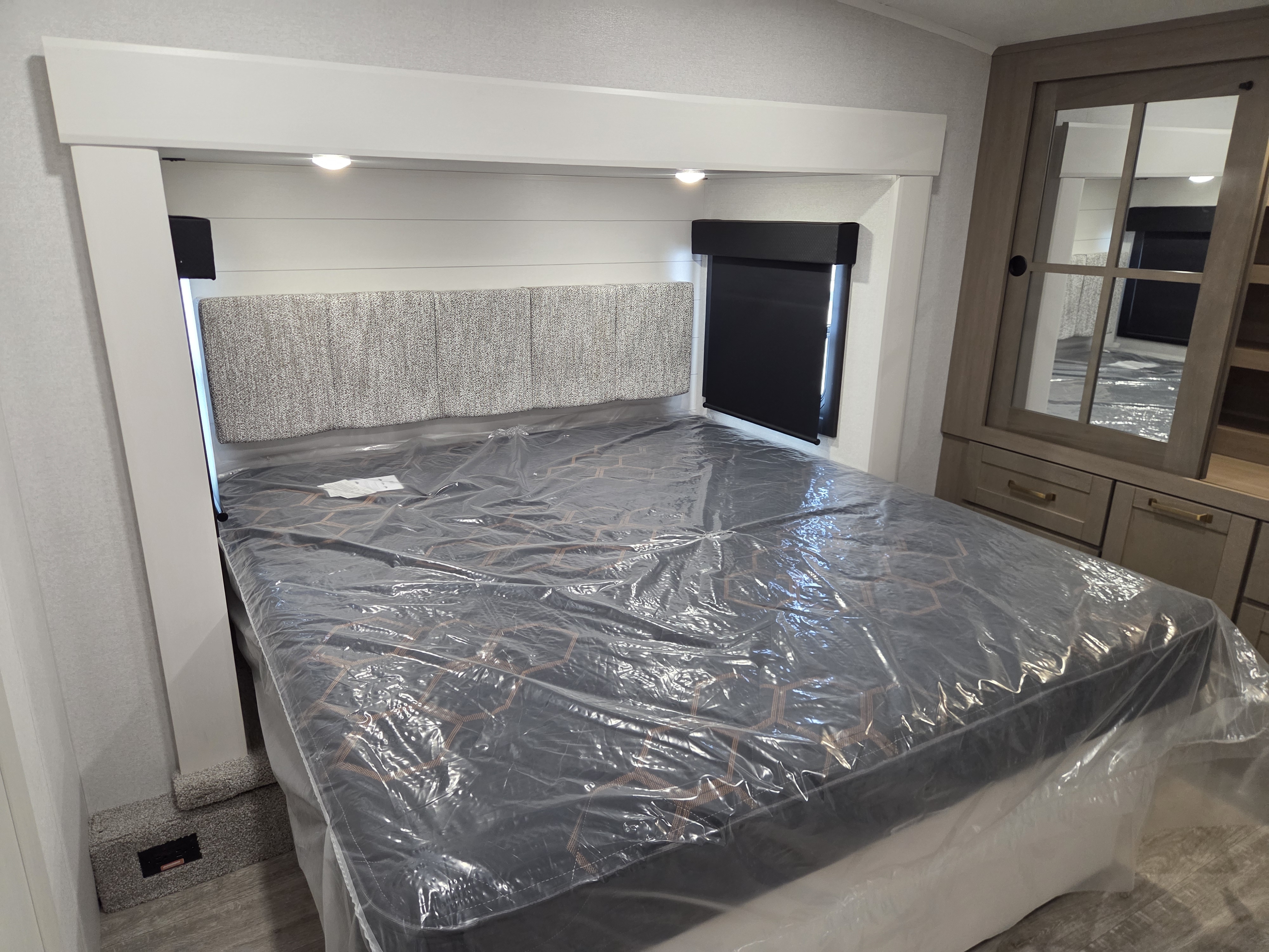 2027 Jayco Eagle 321RSTS - Image 19