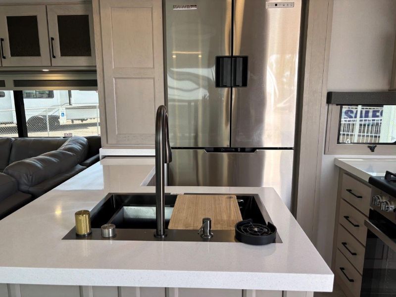 2025 Grand Design Solitude 388MBS - Image 20